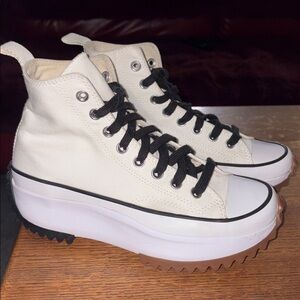 Converse tennis shoes